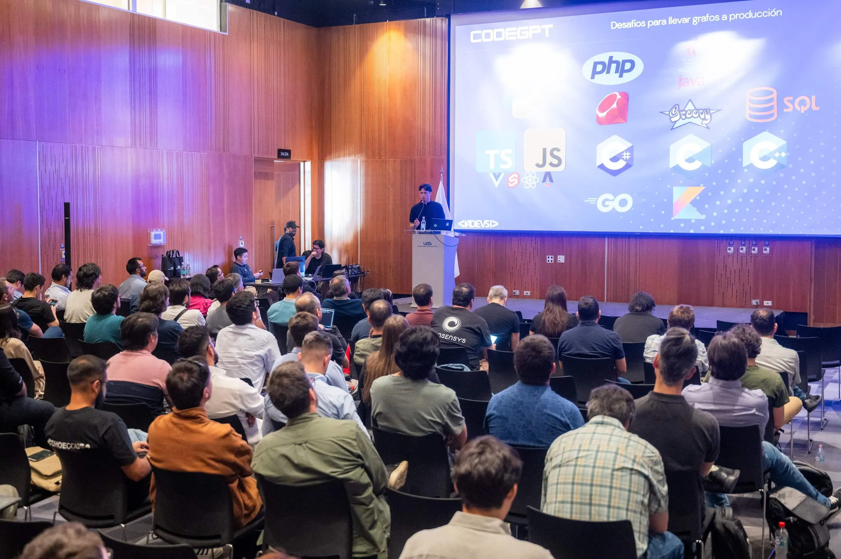 A screenshot of https://iadevs.cl/events/iadevs-2024.html